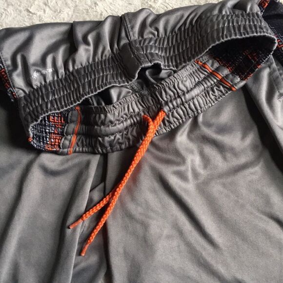 Youth Medium New Balance Shorts - Picture 6 of 10